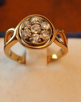 ANELLO ANTICO IN ORO CON TOPPA DI BRILLANTI