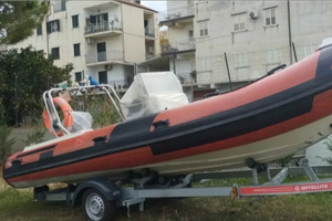 Gommone 6mt Alson, carrello e motore a Falerna