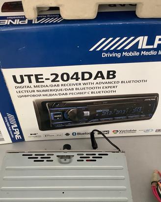 Autoradio alpine UTE-204 DAB con casse Herz