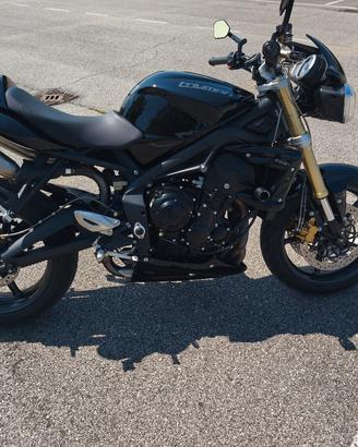 Triumph 675 da vetrina 