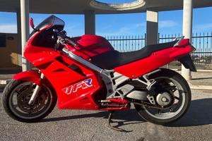 VFR 750 F  iscritta ASI