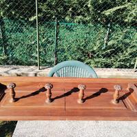 Appendiabiti in legno da restaurare