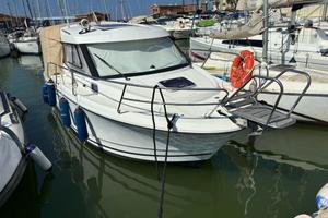 JEANNEAU MARRY FISCHER 755 un motore SUZUKI 200 cv