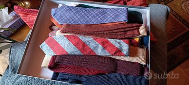 cravatte varie  25 pezzi in seta e maglia