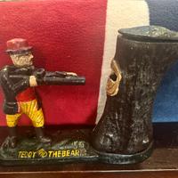 salvadanaio vecchio in ghisa