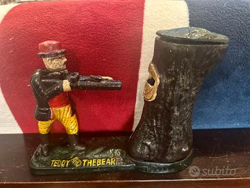 salvadanaio vecchio in ghisa