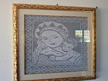 Quadro Madonna e bambino all'uncinetto 