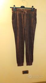 pantalone marrone con disegno