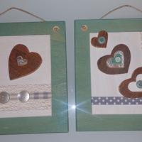 2 quadretti in legno cuori e bottoni
