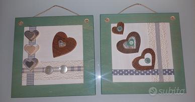2 quadretti in legno cuori e bottoni