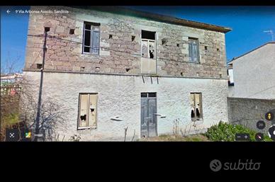 Casa indipendente da ristrutturare con giardino