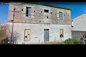 Casa indipendente da ristrutturare con giardino