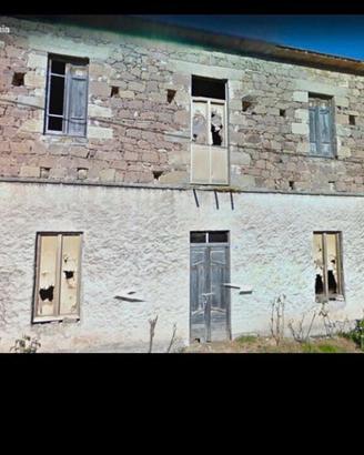 Casa indipendente da ristrutturare con giardino