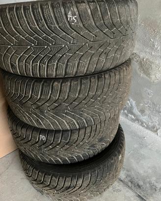 4 gomme kumho invernali 225/45 r17 94v