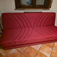 Divano letto rosso con vano contenitore