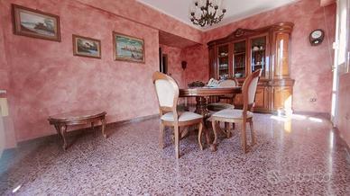 Ampio appartamento in Via Pisa