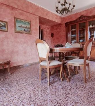 Ampio appartamento in Via Pisa