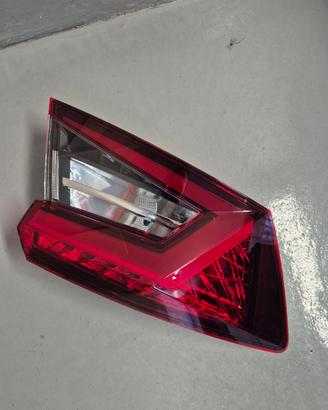 Faro posteriore sinistro Skoda Karoq 57A 945 711