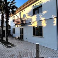 Casa singola con ampio giardino