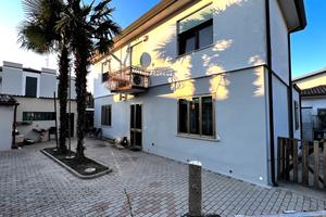 Casa singola con ampio giardino