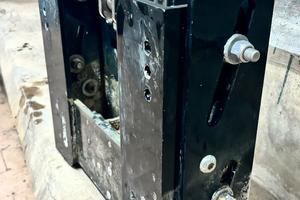 Bracket regolabile per motore fuoribordo