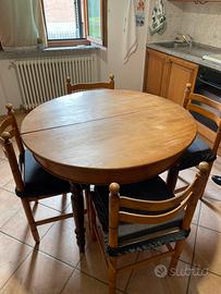 Tavolo con sedie