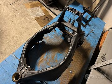 Telaio e forcellone yamaha r1 2002 (no documenti)