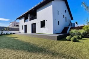 VILLA A SCHIERA A TORVISCOSA