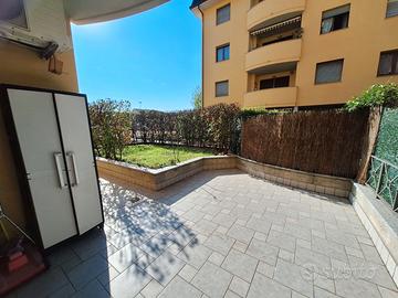 Bilocale con giardino e box