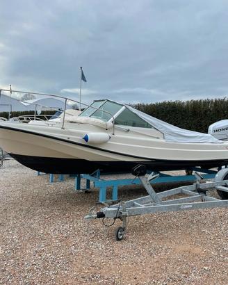 Boston Whaler Revenge 21.4