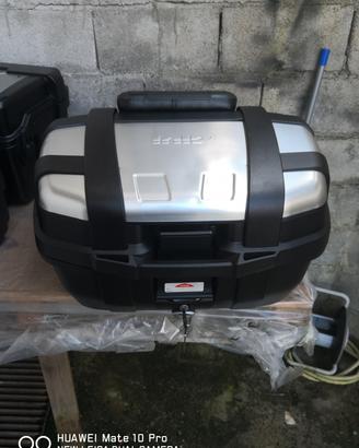 Top case  Bauletto Givi Trekker 52litri.
