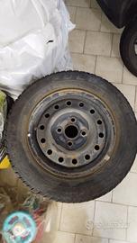 Cerchi con pneumatici invernali Gratis