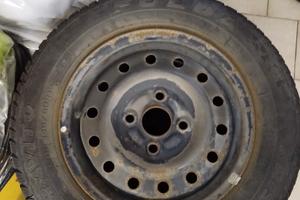 Cerchi con pneumatici invernali Gratis