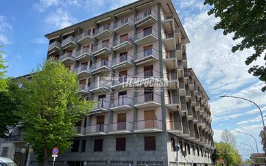 QUADRILOCALE CON BOX AUTO IN ZONA CENTRALE