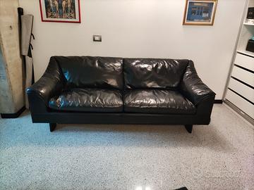 Coppia mobili Cassina e poltrone Frau, anni '80