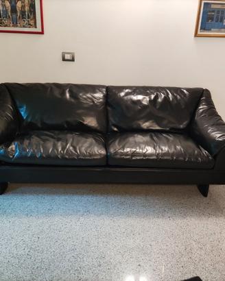 Coppia mobili Cassina e poltrone Frau, anni '80