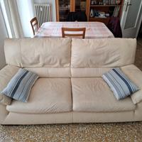 Divano in pelle bianca