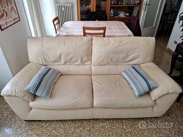 Divano in pelle bianca