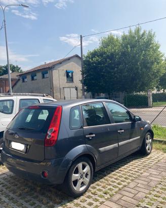 Ford Fiesta 2007. Leggere la descrizione.