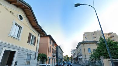 Bilocale con balcone e cantina a ERBA