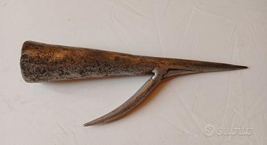 Antico uncino da fieno o disboscamento