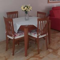 Tavolo in noce con sedie