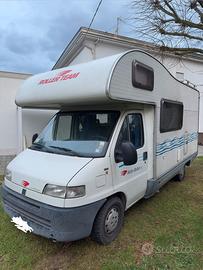 Camper Roller Team mansardato anno 2001