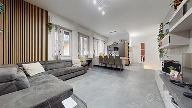 AMPIO TRILOCALE SU DUE LIVELLI