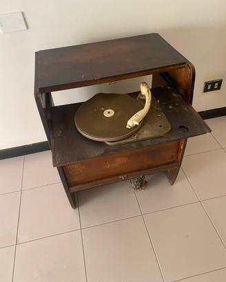 Mobiletto con giradischi