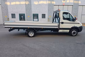 IVECO 35C13. CASSONE FISSO NUOVO 4.40M