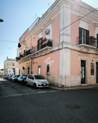 2 LOCALI A BARI