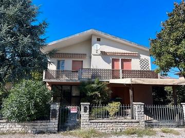 Casa Indipendente con Giardino e Garage Doppio