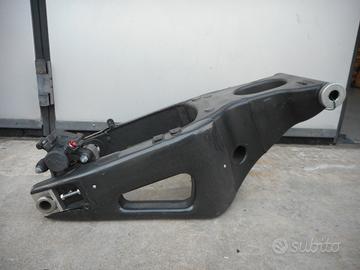 forcellone e pinza freno yamaha r1