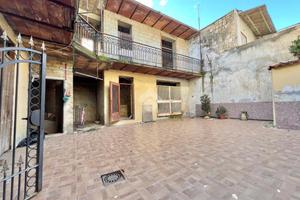 CASA DI CORTE A CALVIZZANO